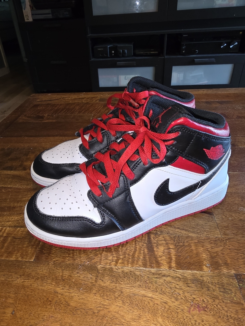 Nike Air Jordan 1 Mid Gym Red Black White 2021 DQ8424 106 GS Sz 6Y Or 7 Womens
